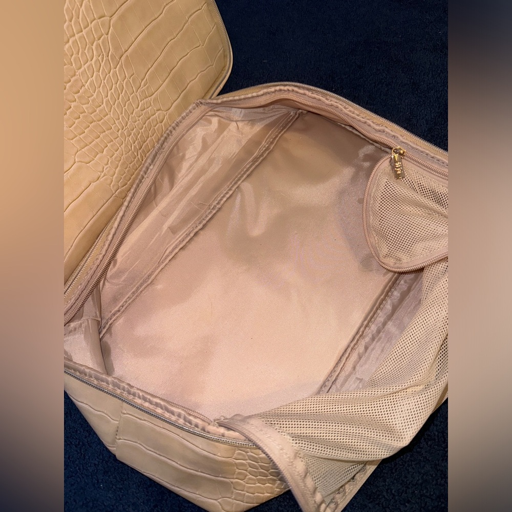 Beis Weekender Bag - Picture 8 of 13